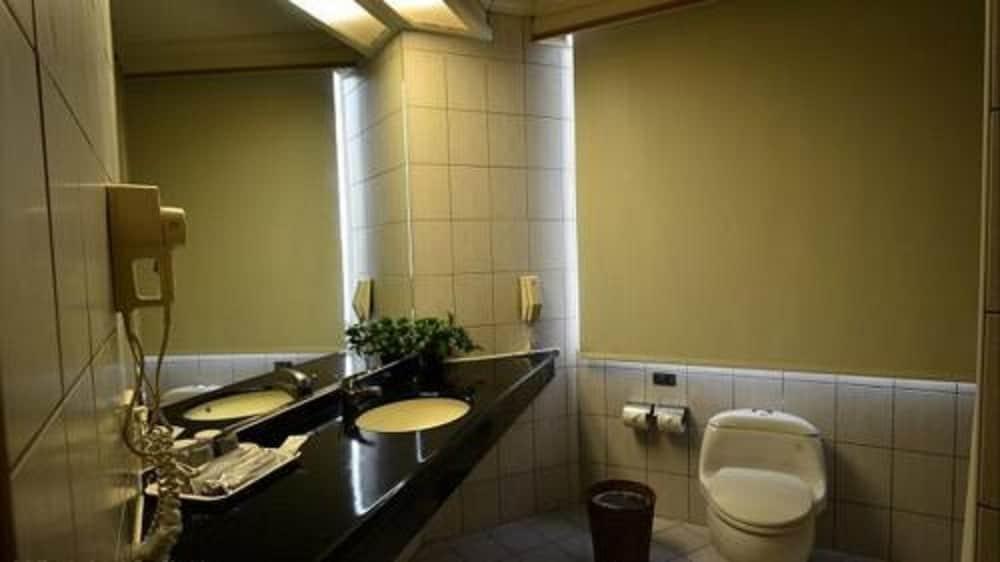 Cambridge Hotel - Yung Kang Yongkang Extérieur photo