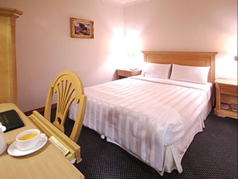 Cambridge Hotel - Yung Kang Yongkang Extérieur photo