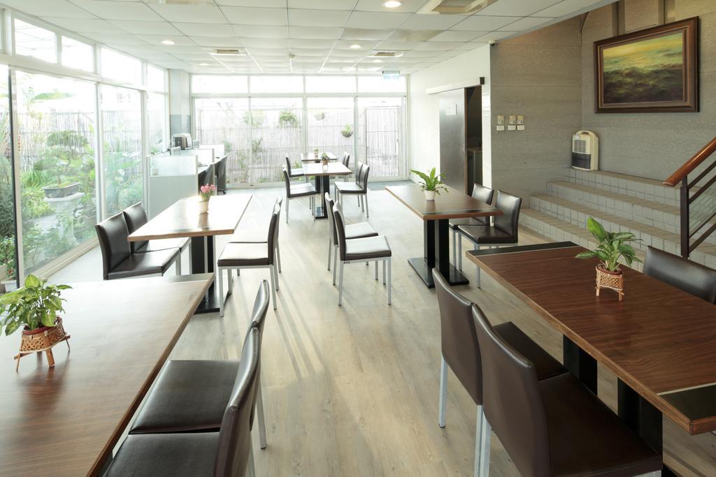 Cambridge Hotel - Yung Kang Yongkang Extérieur photo