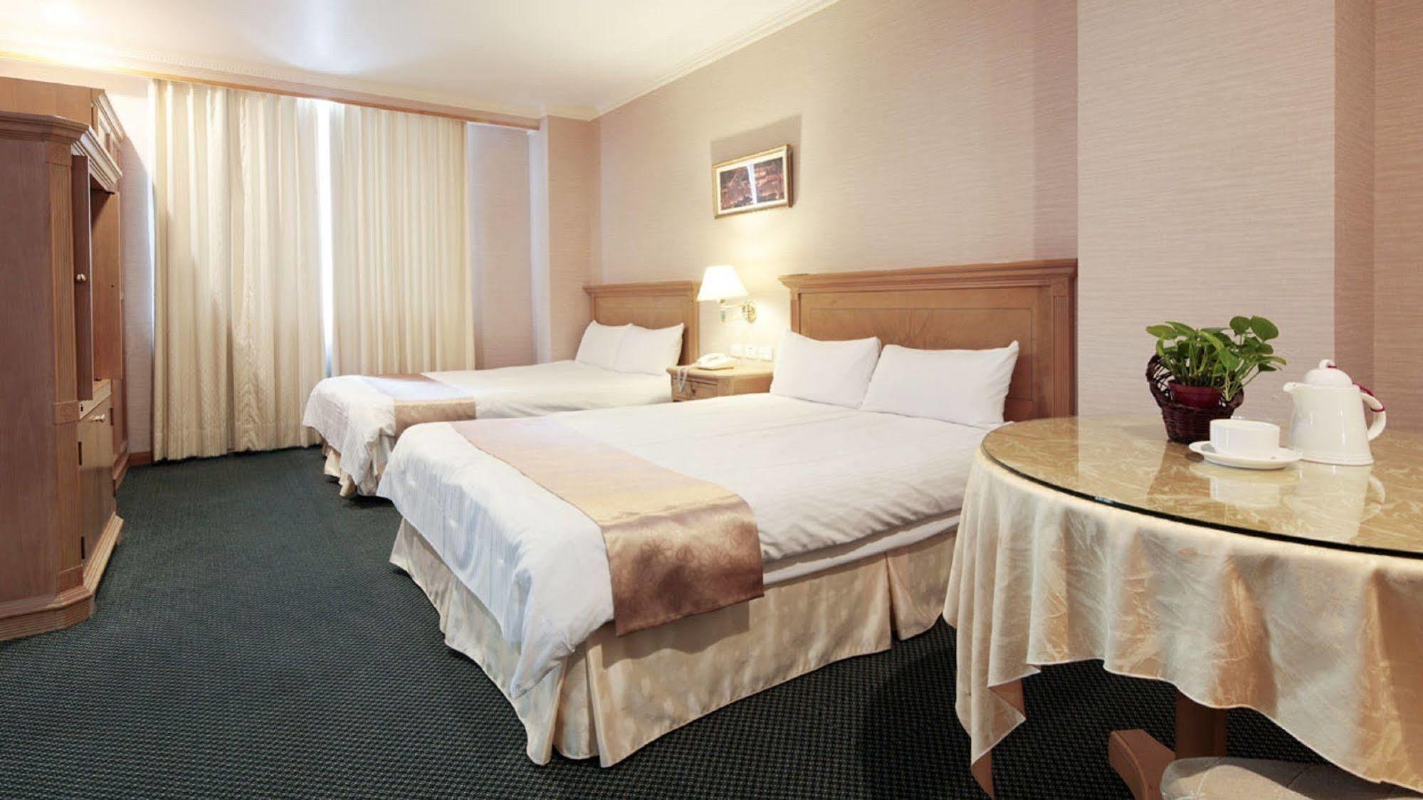 Cambridge Hotel - Yung Kang Yongkang Extérieur photo