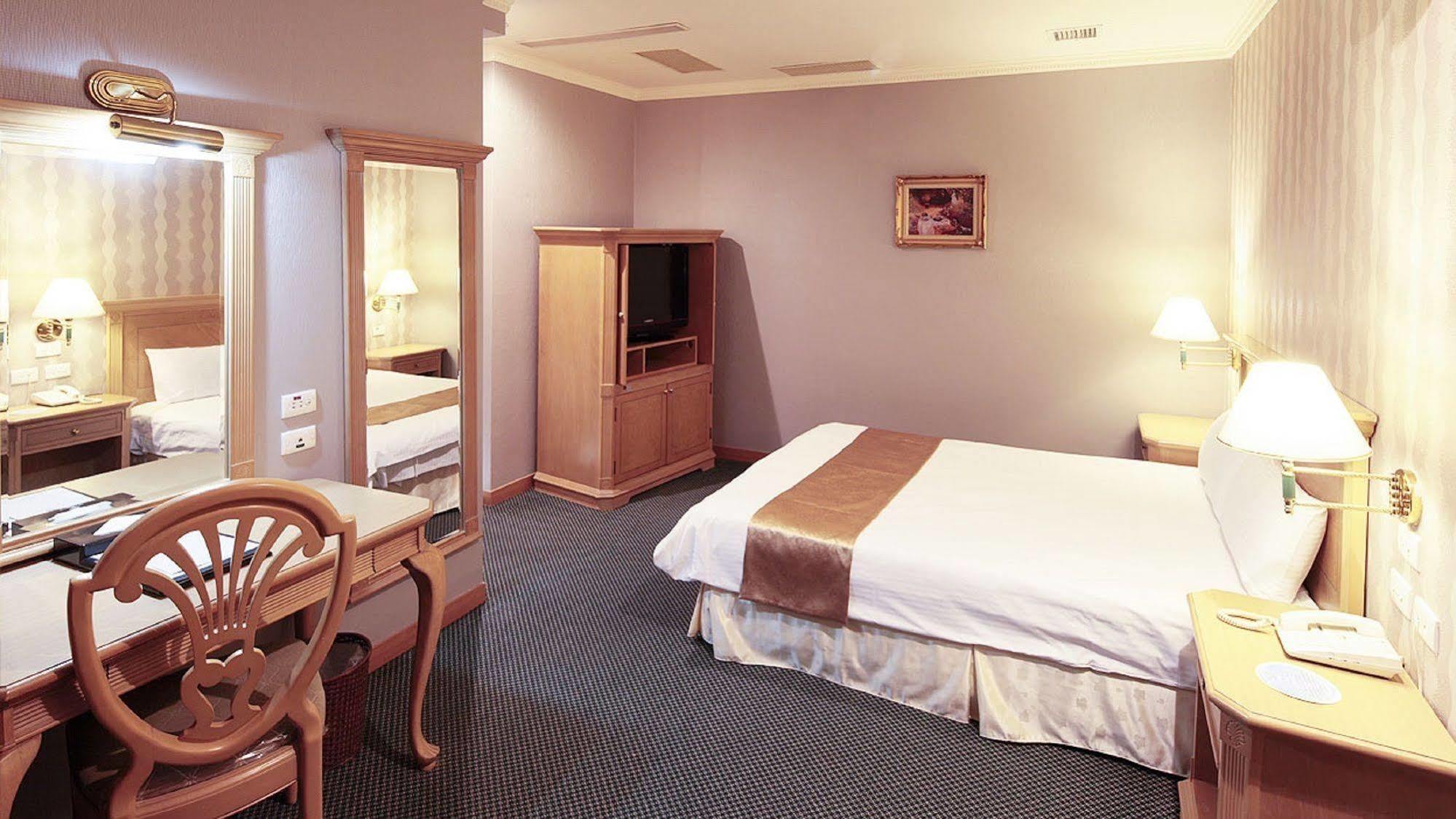 Cambridge Hotel - Yung Kang Yongkang Extérieur photo